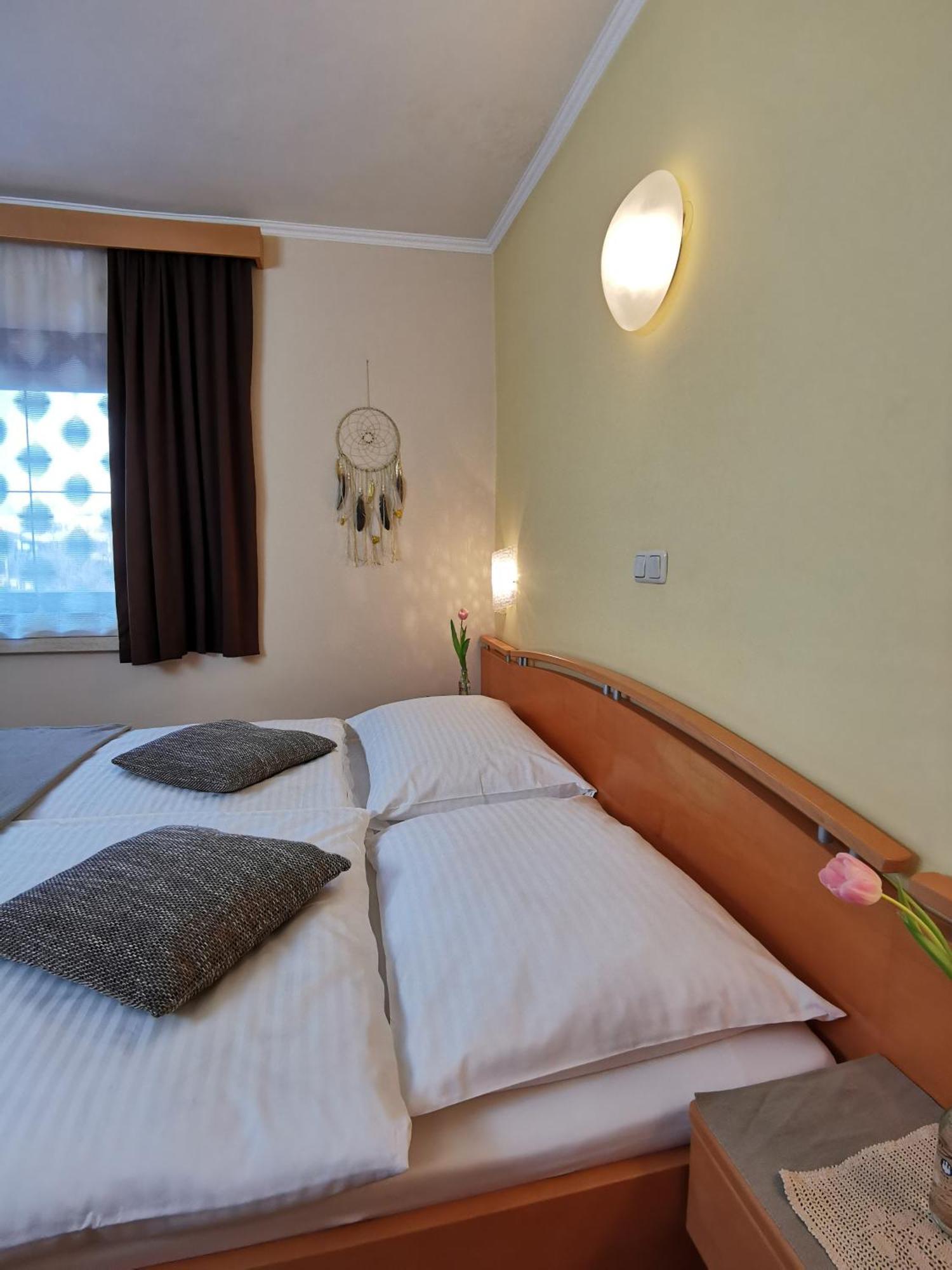 Hotel & Wirtshaus Hoedl-Kaplan Feldbach Szoba fotó